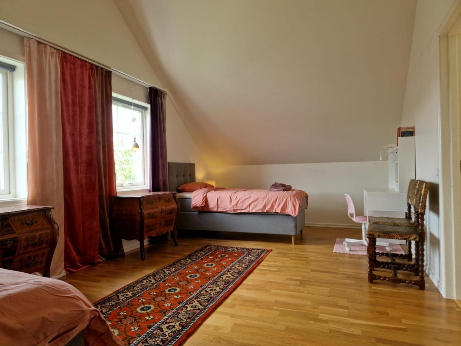 Lila Rummet - Rum Naera Bad Och Centrum, 1 Tr Upp - Saengklaeder & Handdukar Ingar Färjestaden Dış mekan fotoğraf