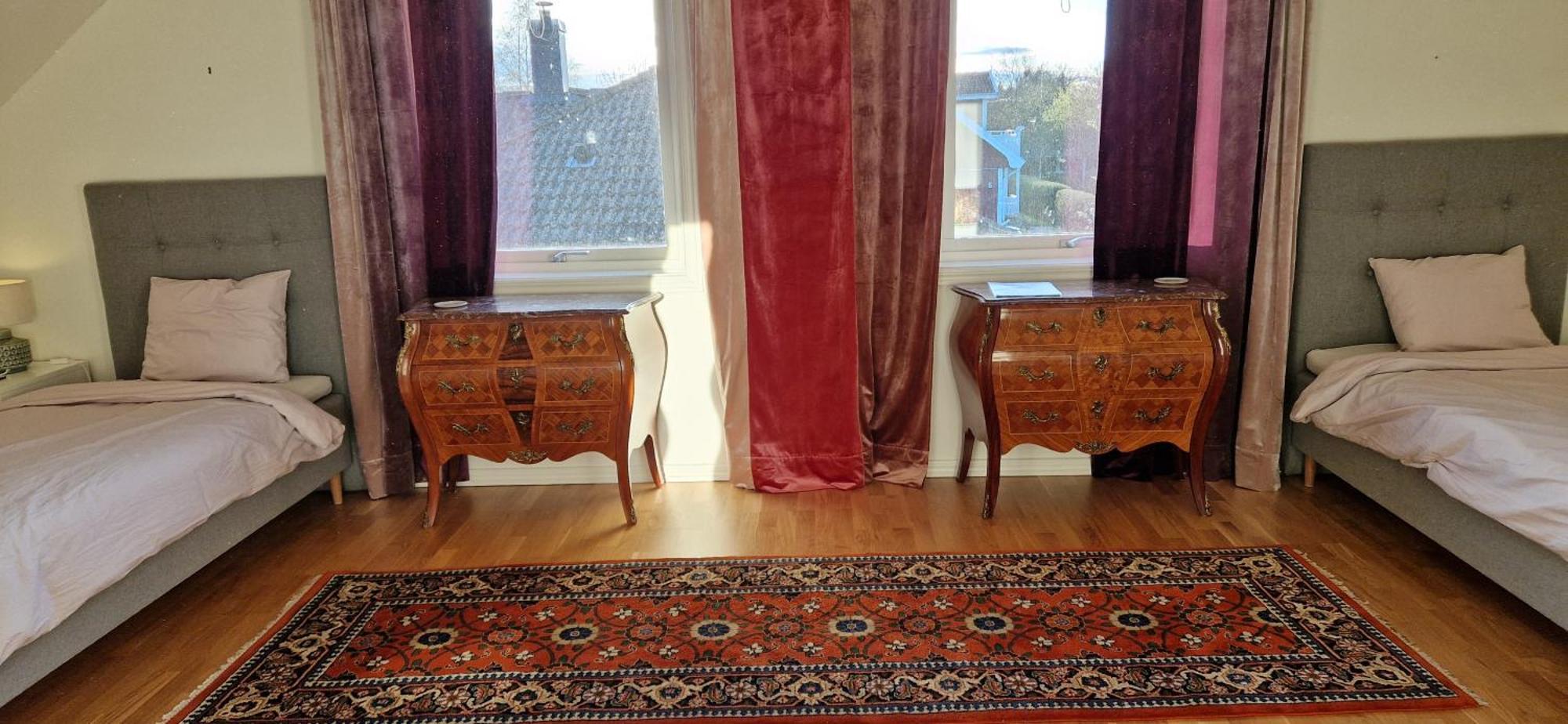 Lila Rummet - Rum Naera Bad Och Centrum, 1 Tr Upp - Saengklaeder & Handdukar Ingar Färjestaden Dış mekan fotoğraf